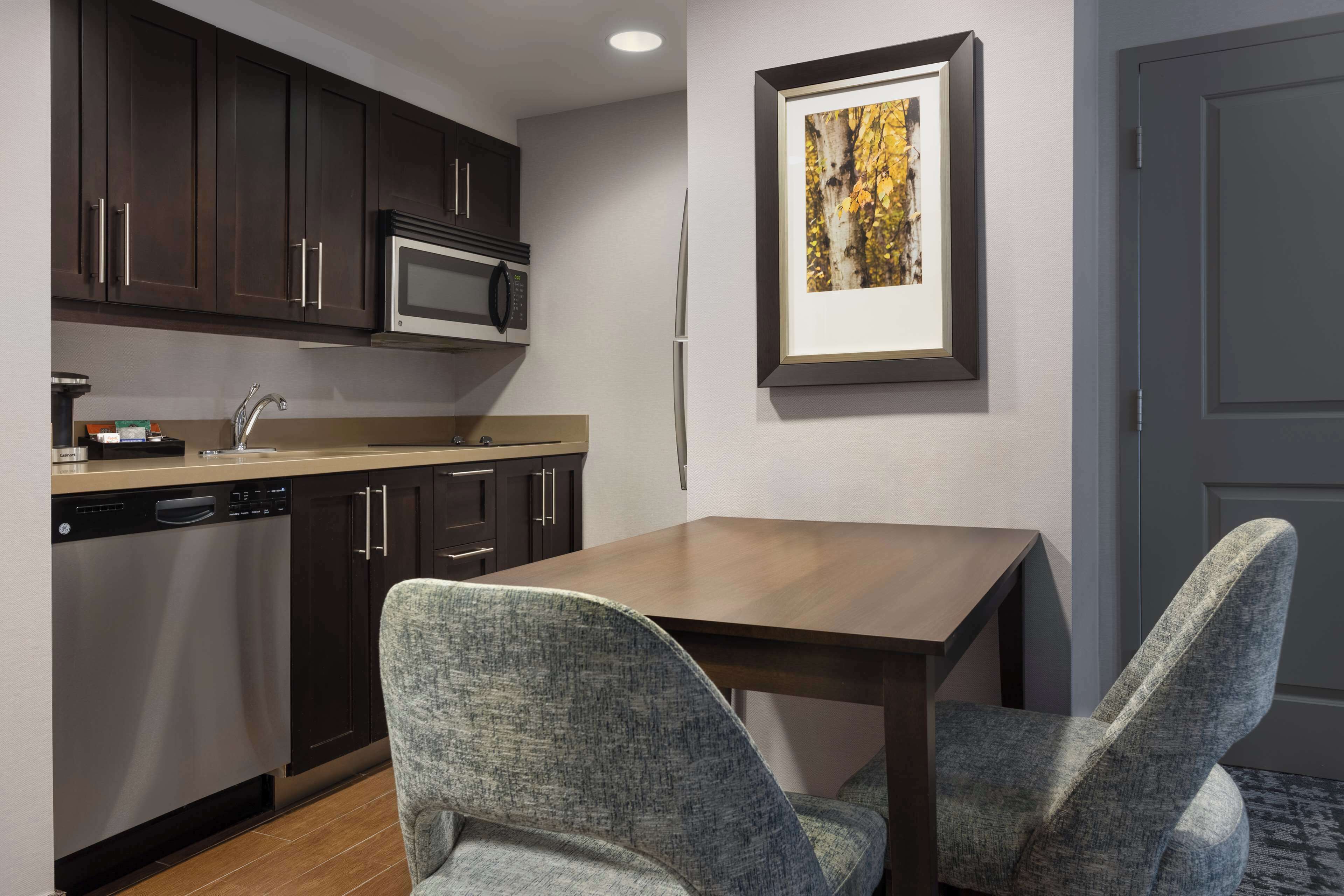 full-sized fridge, microwave, oven, stovetop