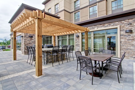 Terraza o patio. Homewood Suites by Hilton Waterloo/St. Jacobs