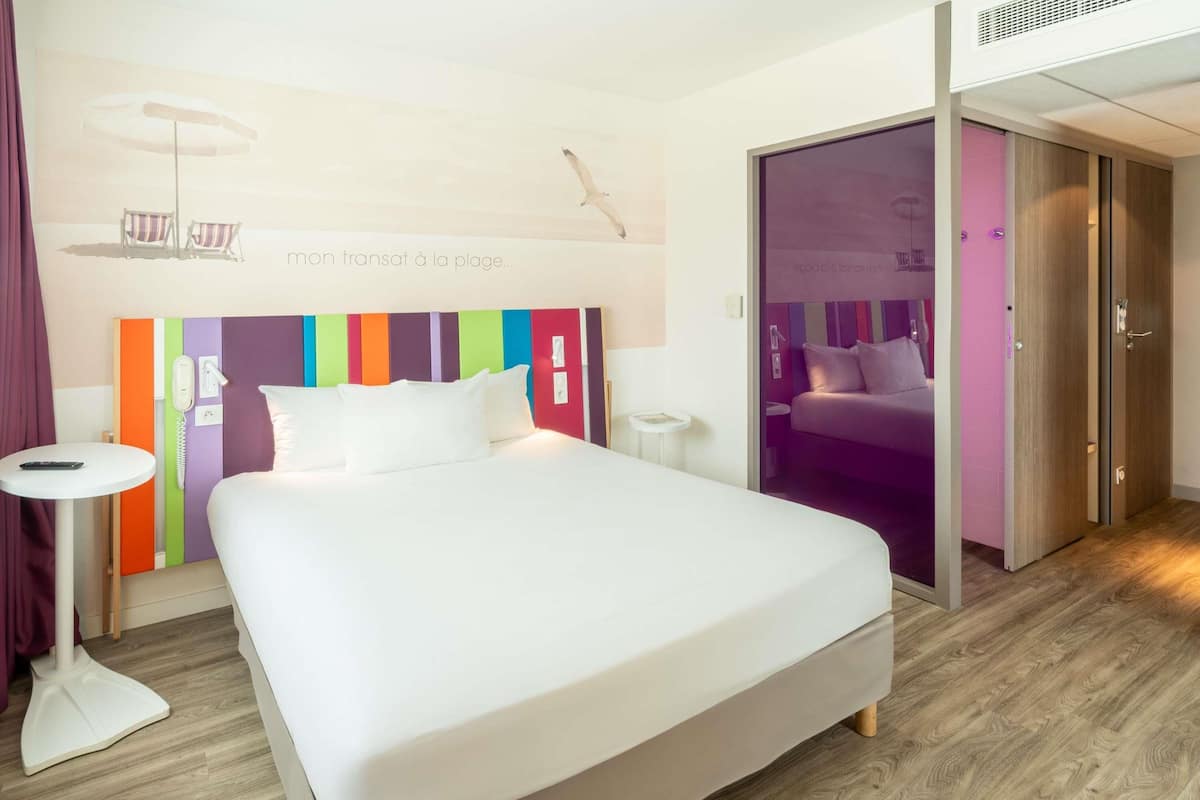 Bureau, rideaux occultants, chambres insonorisées, Wi-Fi gratuit