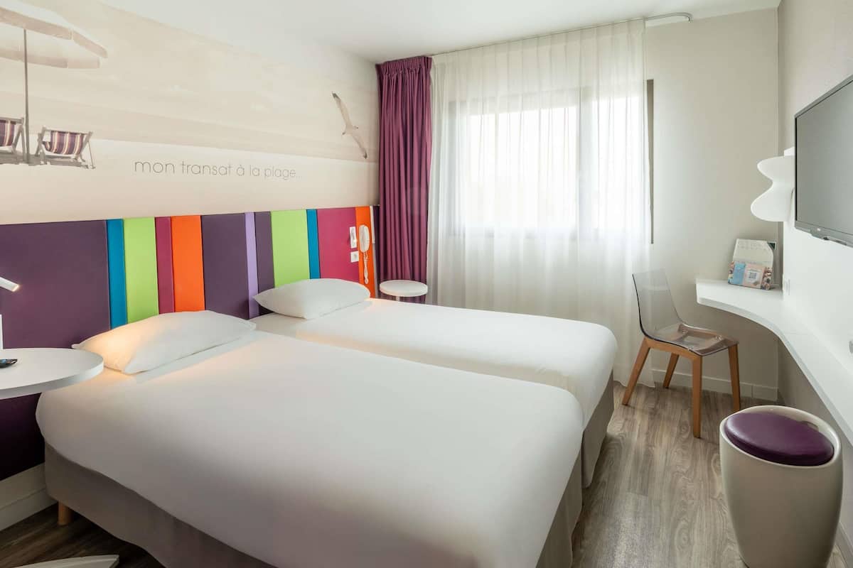 Desk, blackout drapes, soundproofing, free WiFi