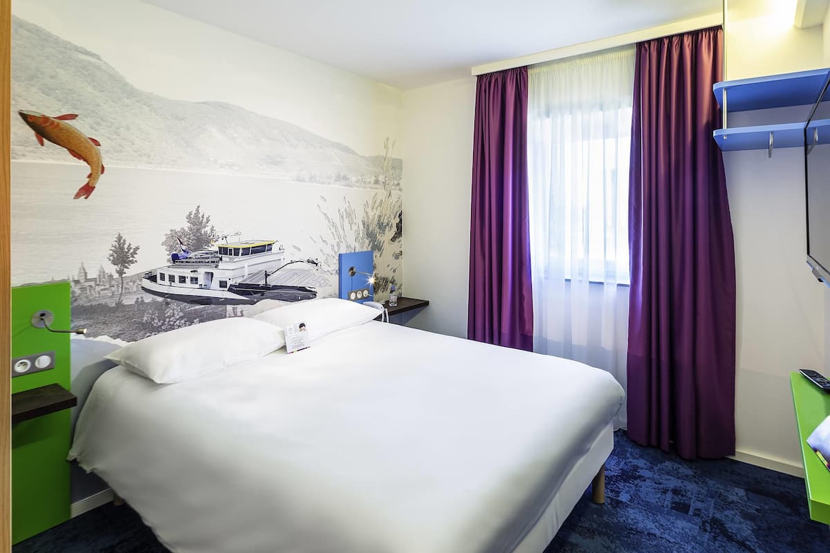 Standard-Doppelzimmer, 1 Doppelbett | Schreibtisch, laptopgeeigneter Arbeitsplatz, Verdunkelungsvorhänge