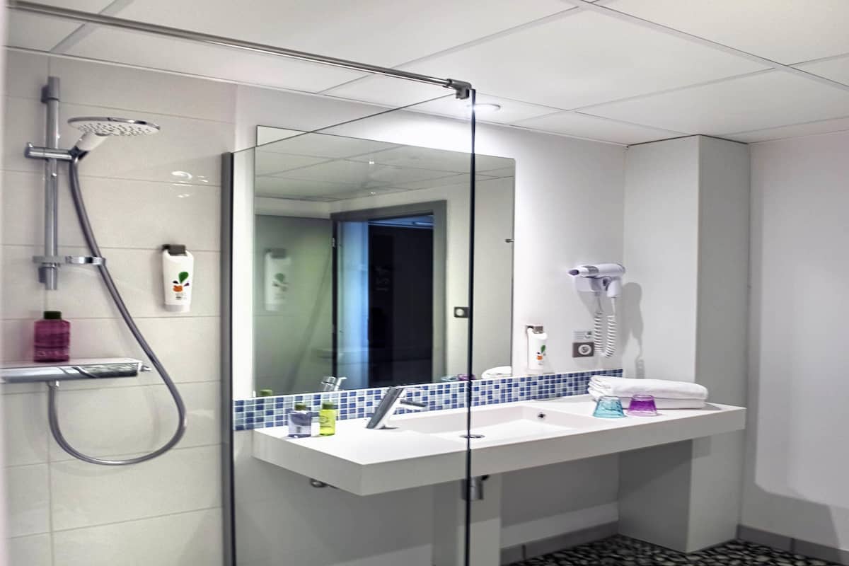 Standardzimmer, 2 Einzelbetten | Schreibtisch, laptopgeeigneter Arbeitsplatz, Verdunkelungsvorhänge