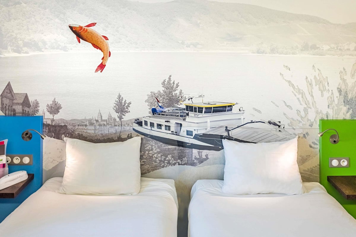 Chambre Standard, 2 lits une place | Bureau, espace de travail pour ordinateur portable, rideaux occultants