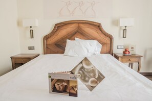 Standard Single Room | In-room safe, desk, soundproofing, cribs/infant beds