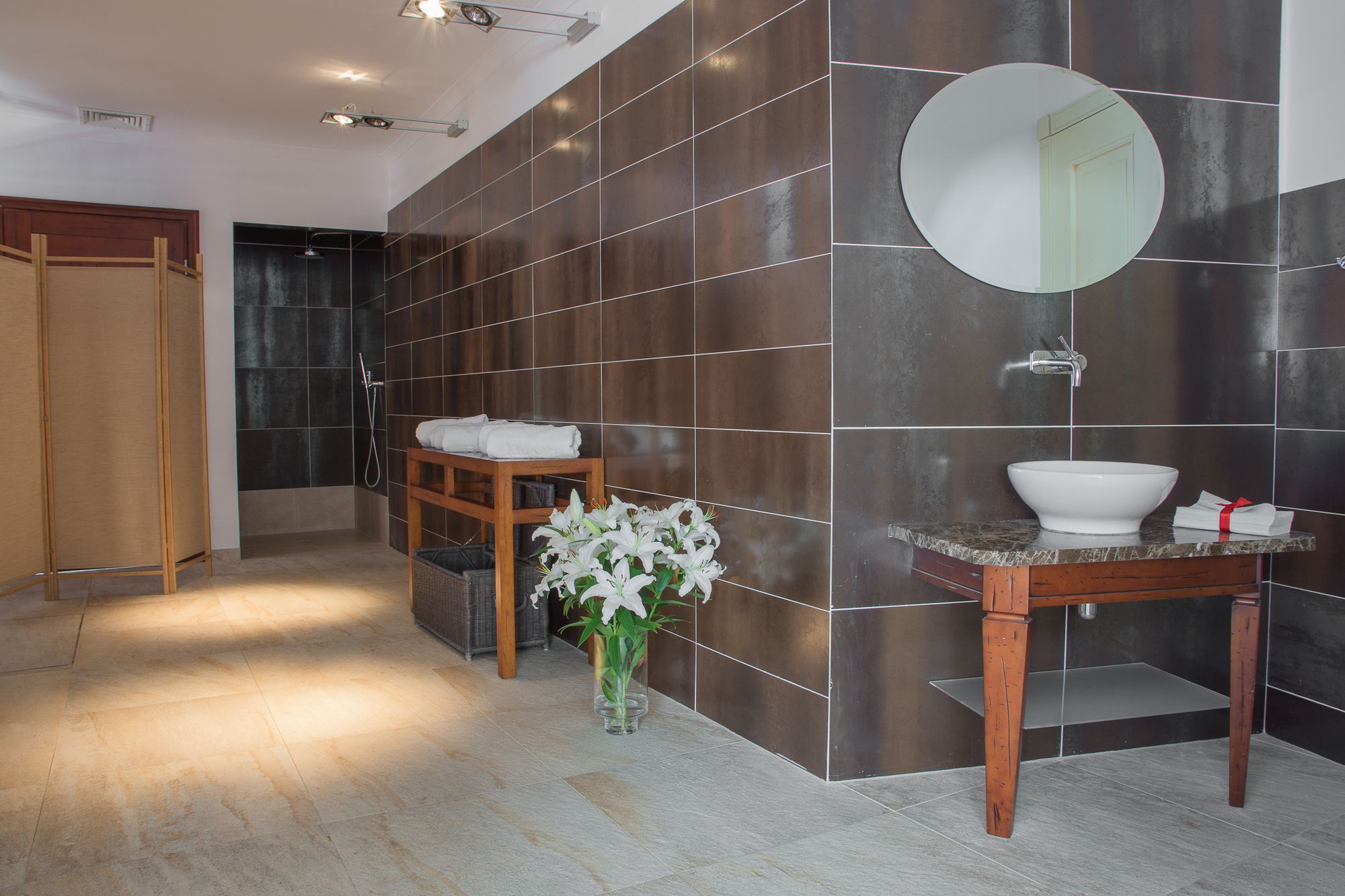 couples treatment room(s), body treatments, body scrubs, facials