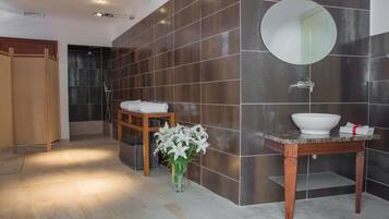 Couples treatment room(s), body treatments, body scrubs, facials