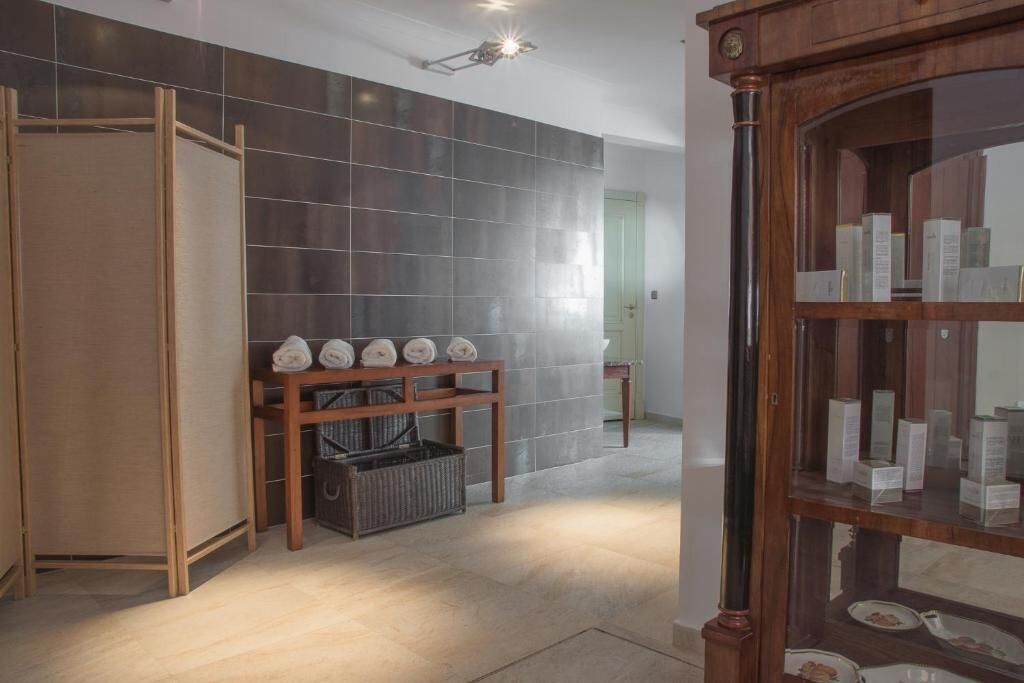 couples treatment room(s), body treatments, body scrubs, facials