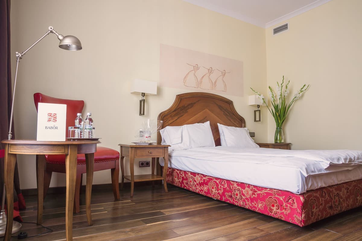 In-room safe, desk, soundproofing, cribs/infant beds