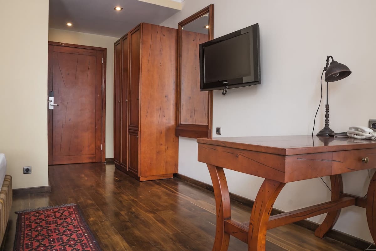 in-room safe, desk, soundproofing, cots/infant beds