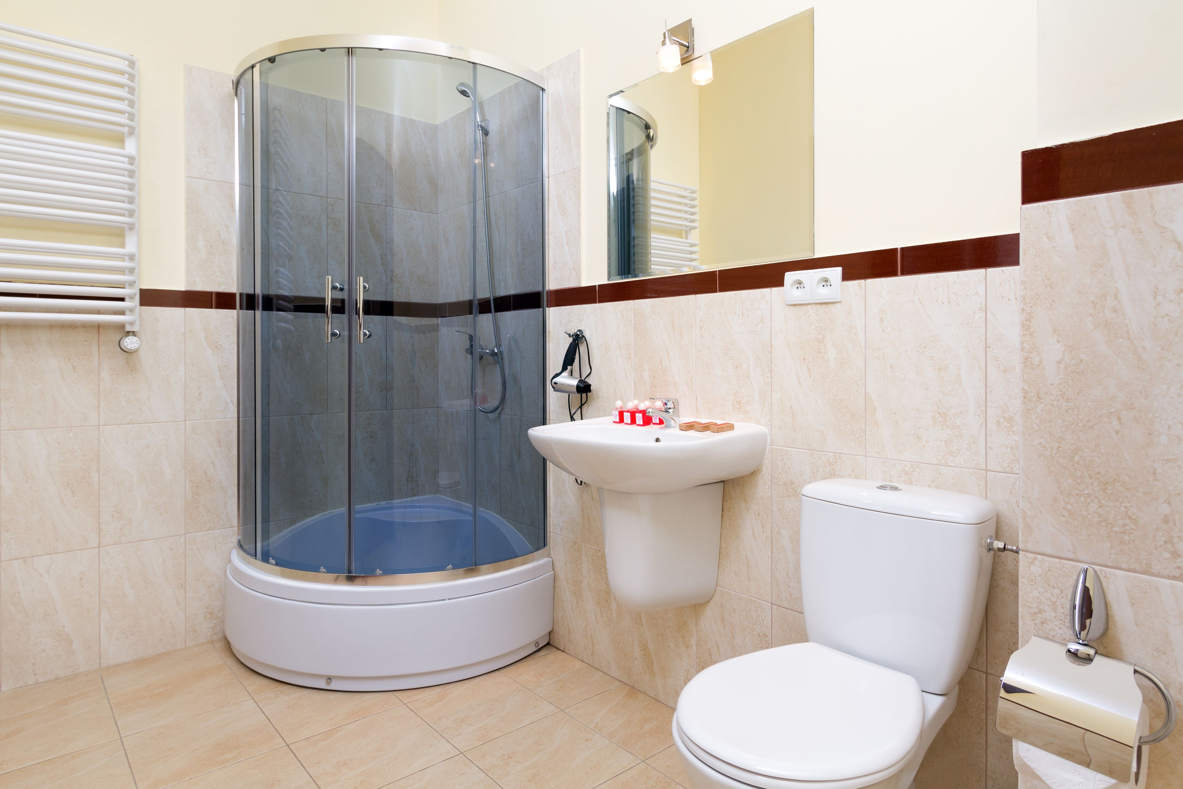 single room | bathroom | shower, towels