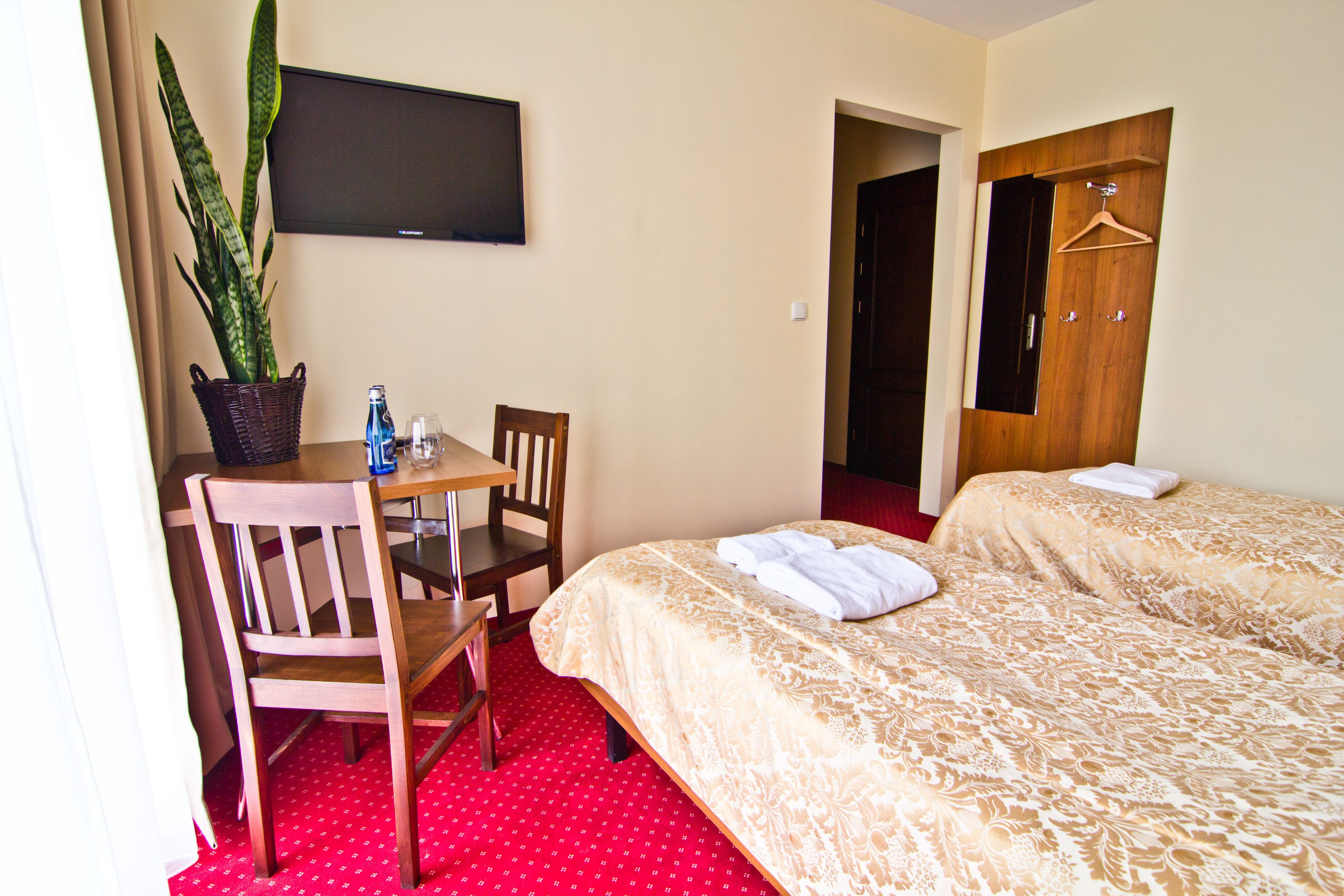 triple room | desk, rollaway beds, free wifi