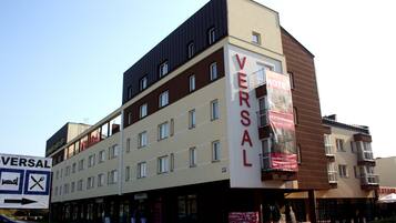 Vista frontal de la propiedad