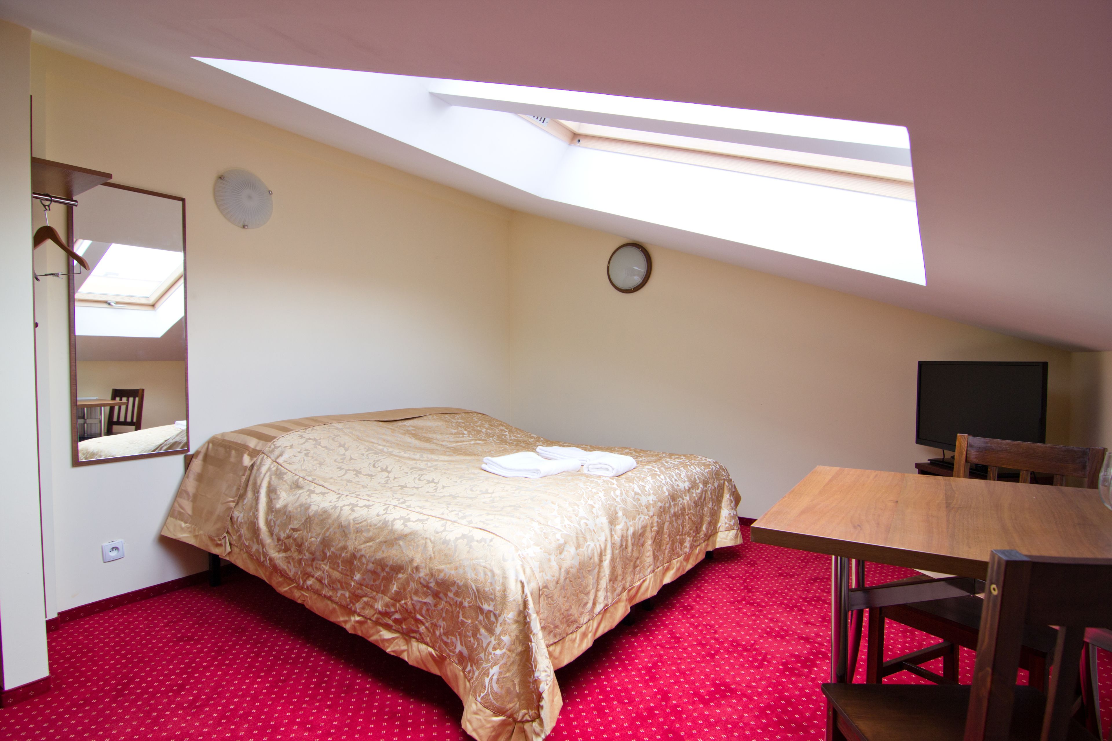 single room | desk, rollaway beds, free wifi