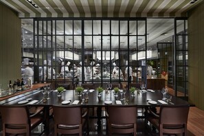 3 Restaurants, Mittagessen, Abendessen, internationale Küche