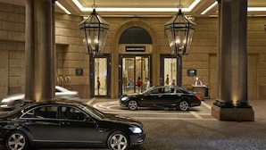 A lobby with a grand entrance, large columns, and a sign for 'Mandarin Oriental'. - Mandarin Oriental, Taipei (Taipei)