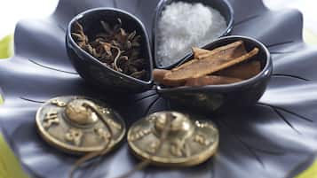 Couples treatment rooms, sauna, steam room, body treatments