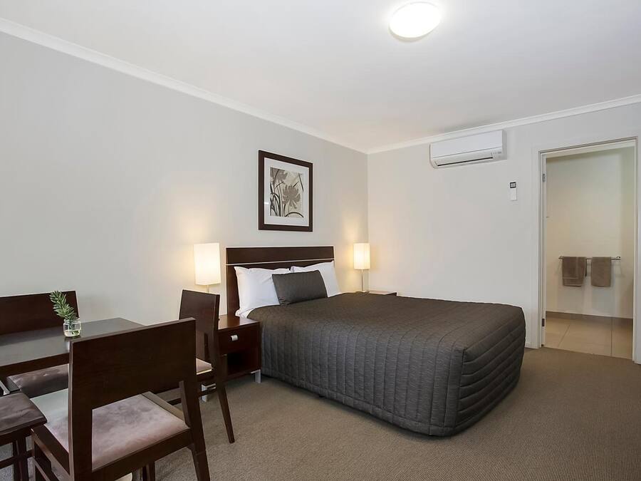 Family Suite | Desk, blackout drapes, iron/ironing board, free cribs/infant beds