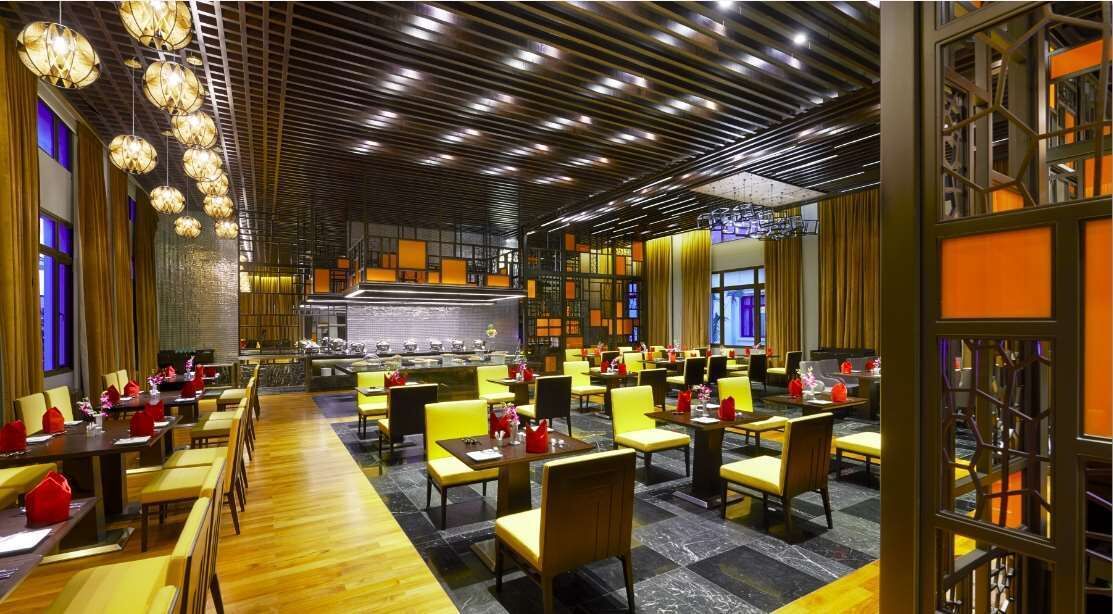 breakfast, lunch, dinner served; international cuisine