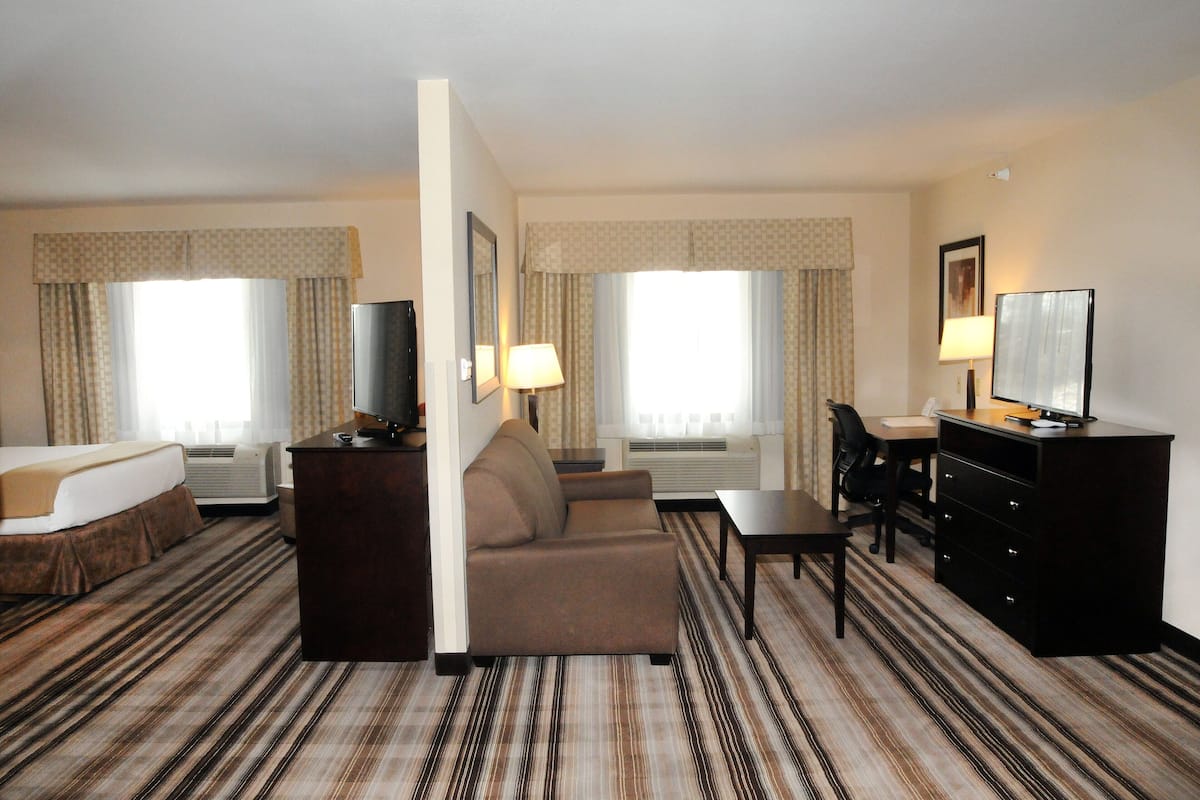 desk, blackout curtains, iron/ironing board, free wifi