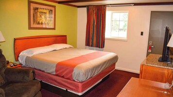 Room, 1 King Bed, Non Smoking | Free WiFi, bed sheets, alarm clocks