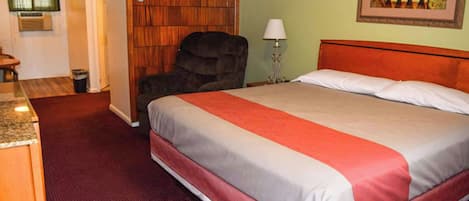 Room, 1 King Bed, Non Smoking | Free WiFi, bed sheets, alarm clocks