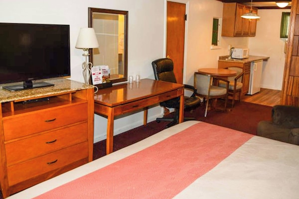 Room, 1 King Bed, Non Smoking | WiFi (free), alarm clocks, bed sheets