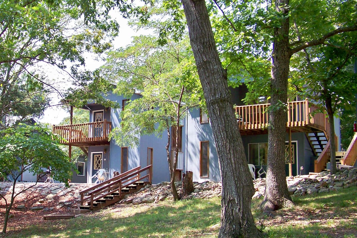 Casa de campo, 2 habitaciones (Timber Cove) | Tabla de planchar con plancha, cunas gratuitas, wifi gratis