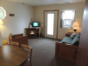 Cottage, 1 Bedroom (Timber Trace) | Living room