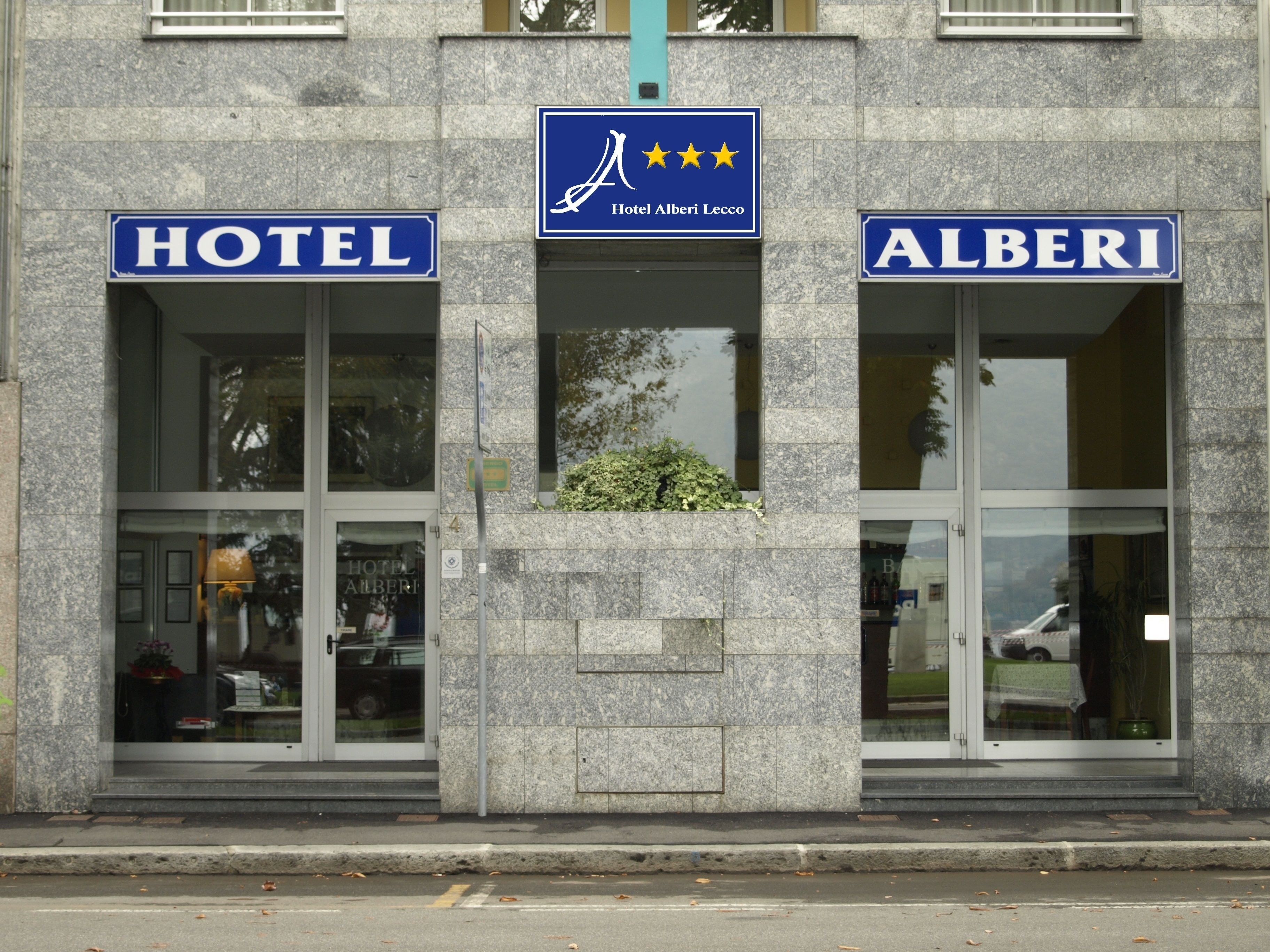 A building with signs reading "HOTEL" and "ALBERI" indicating a hotel establishment.