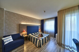 Ropa de cama de alta calidad y minibar 