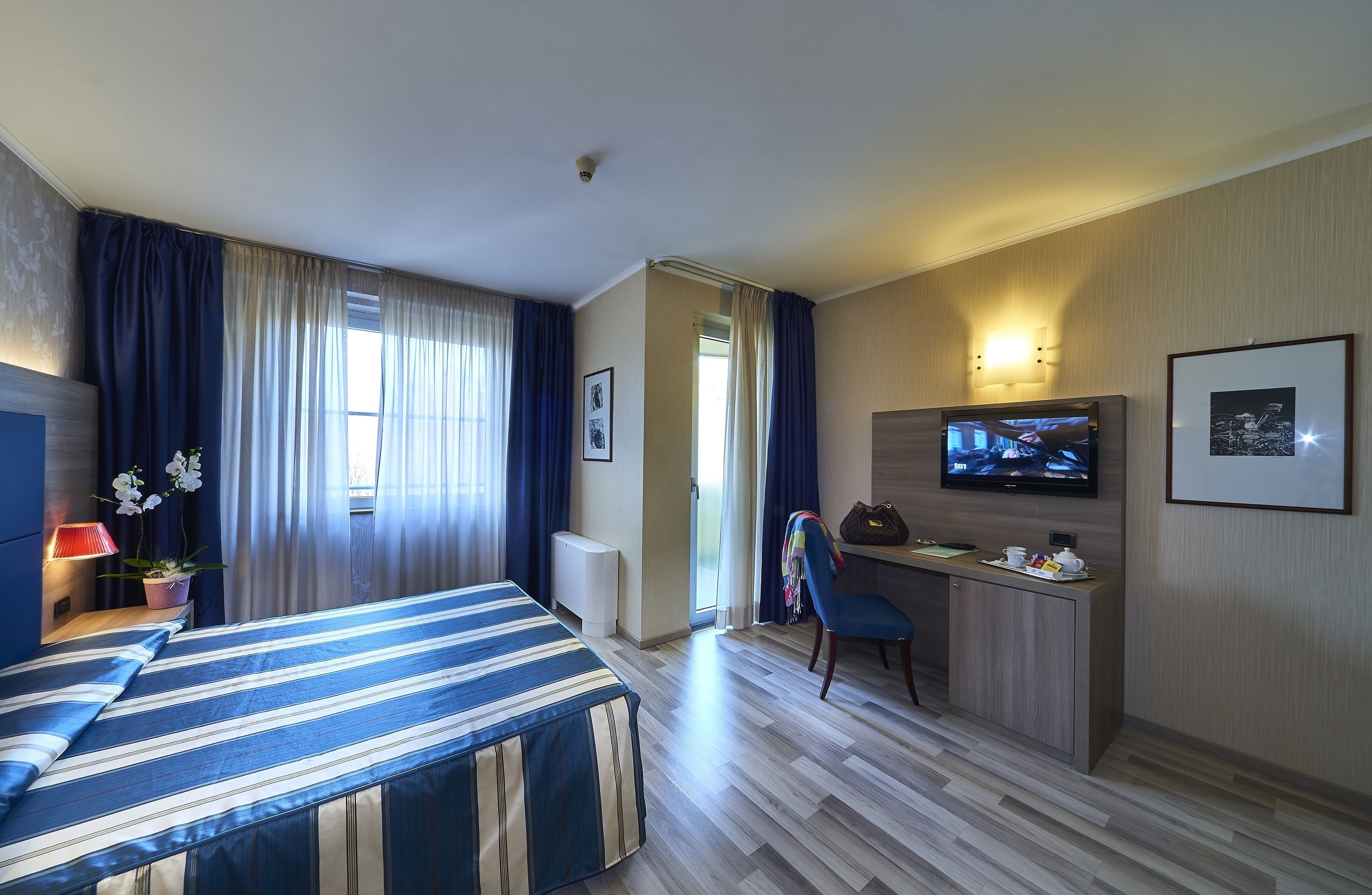 superior double room | premium bedding, minibar, in-room safe, desk