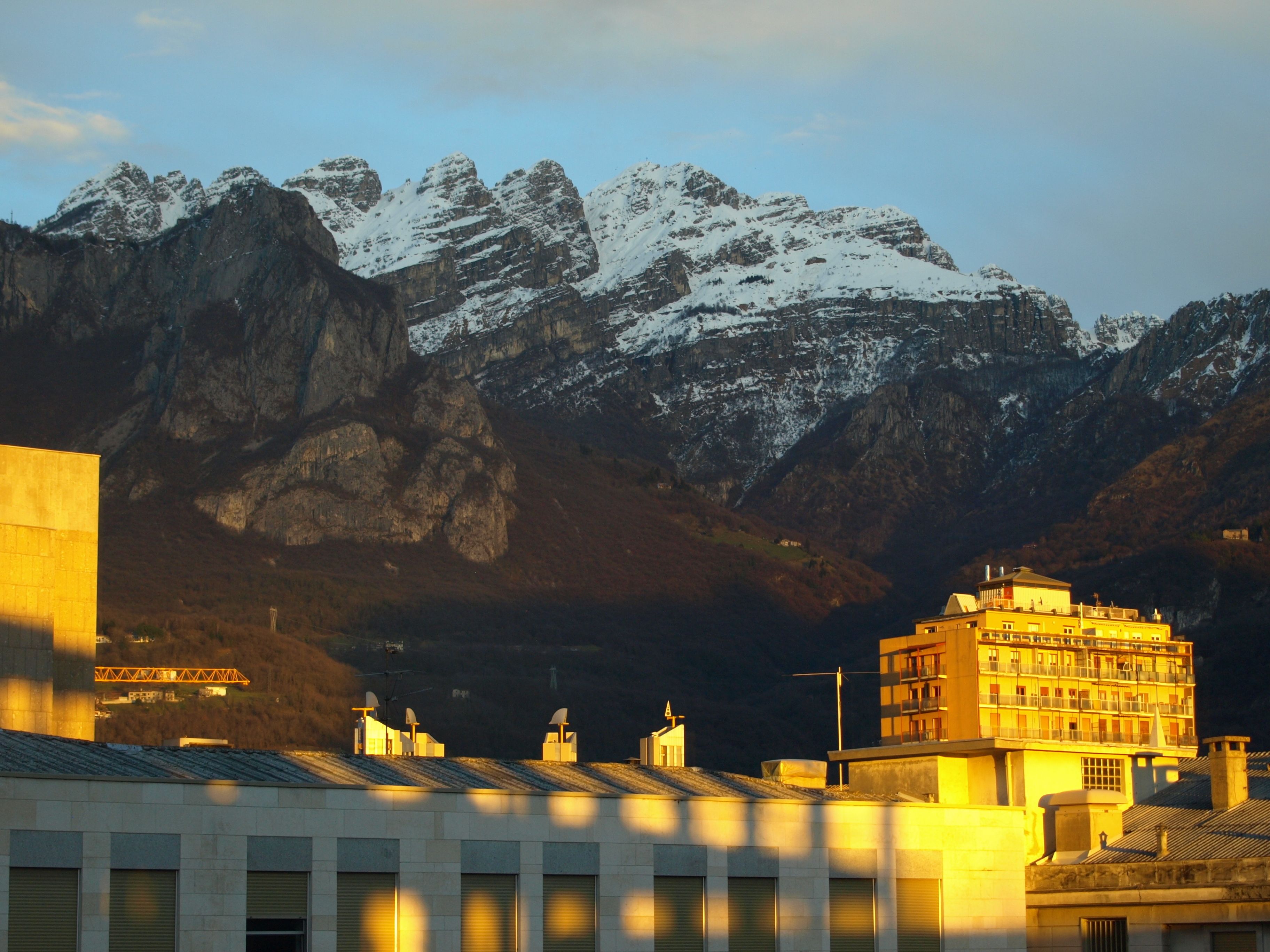 single room, city view | mountain view