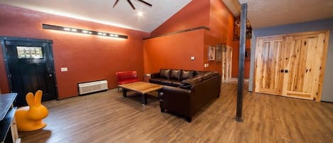 ห้องซูพีเรียสวีท, 4 ห้องนอน, อ่างน้ำร้อน | ห้องนั่งเล่น | ทีวีจอแอลซีดี