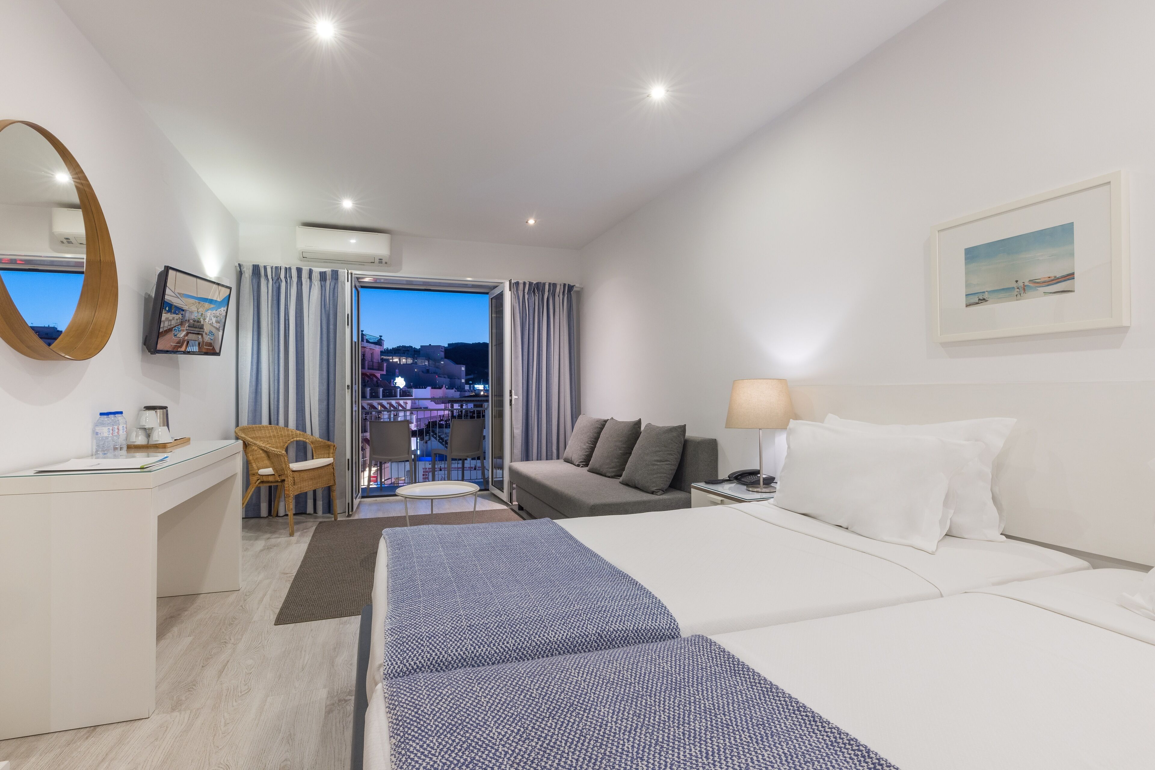 family room | premium bedding, in-room safe, soundproofing, free wifi