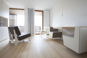 Hypo-allergenic bedding, individually furnished, desk