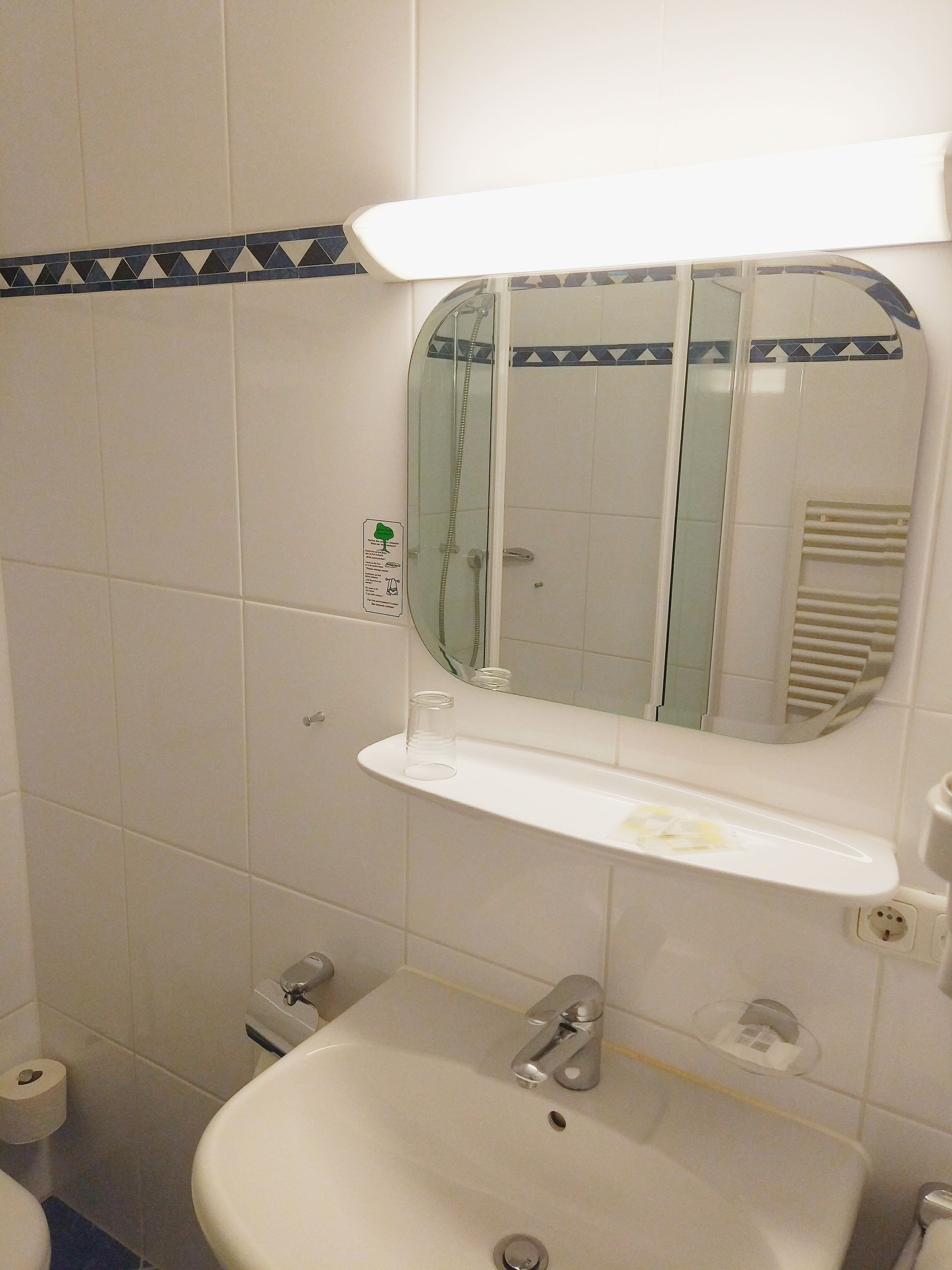 triple room | bathroom | free toiletries, hair dryer, bathrobes, slippers