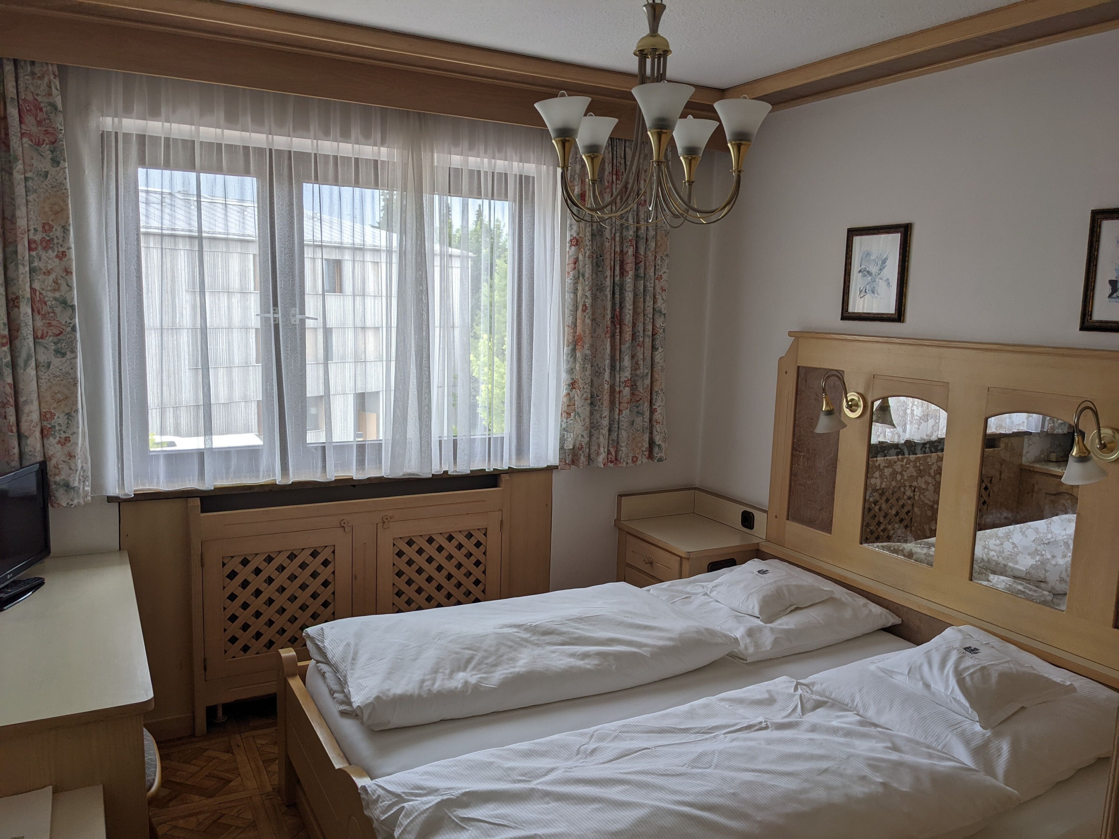 Hypo-allergenic bedding, individually furnished, desk