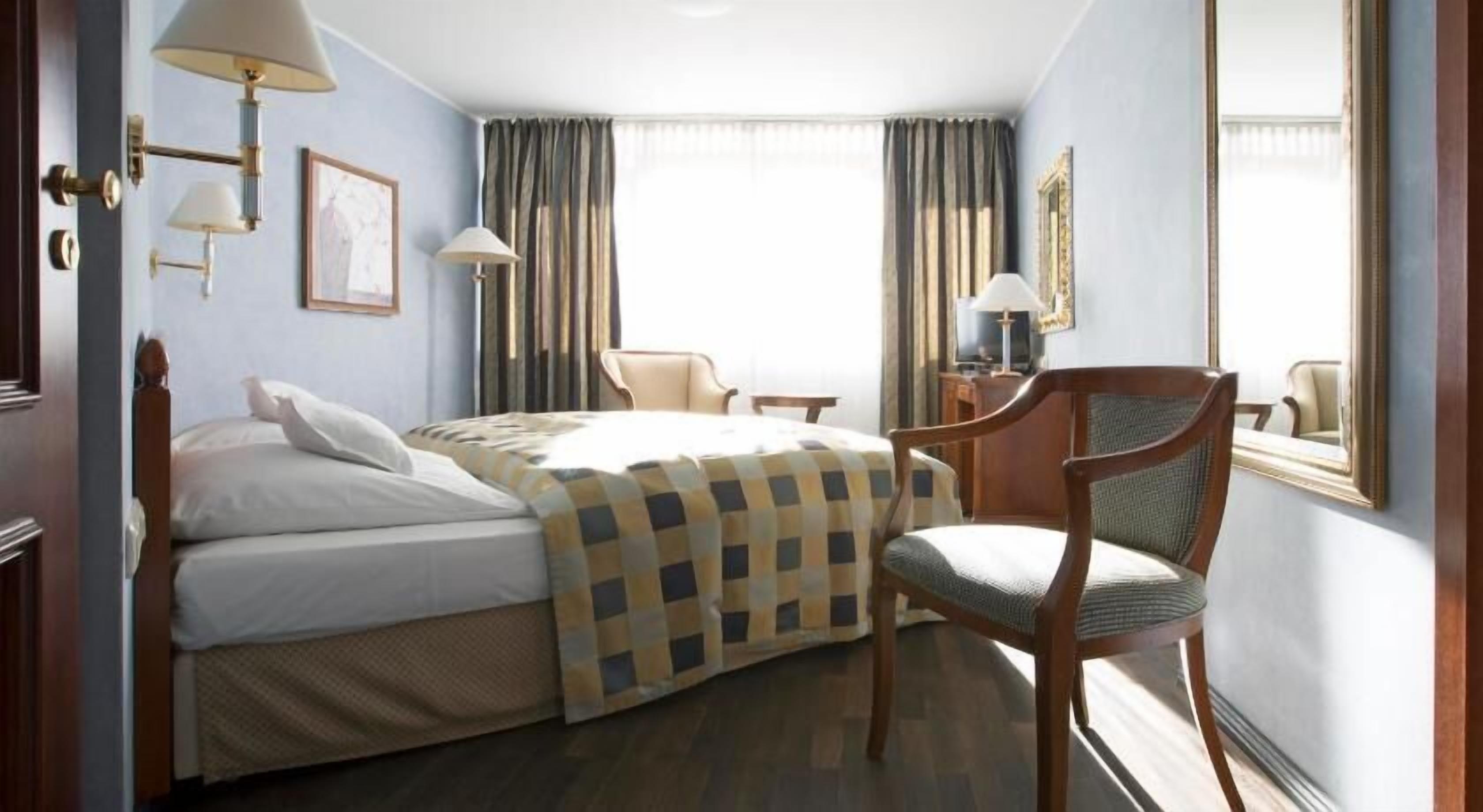 Hypo-allergenic bedding, individually furnished, desk