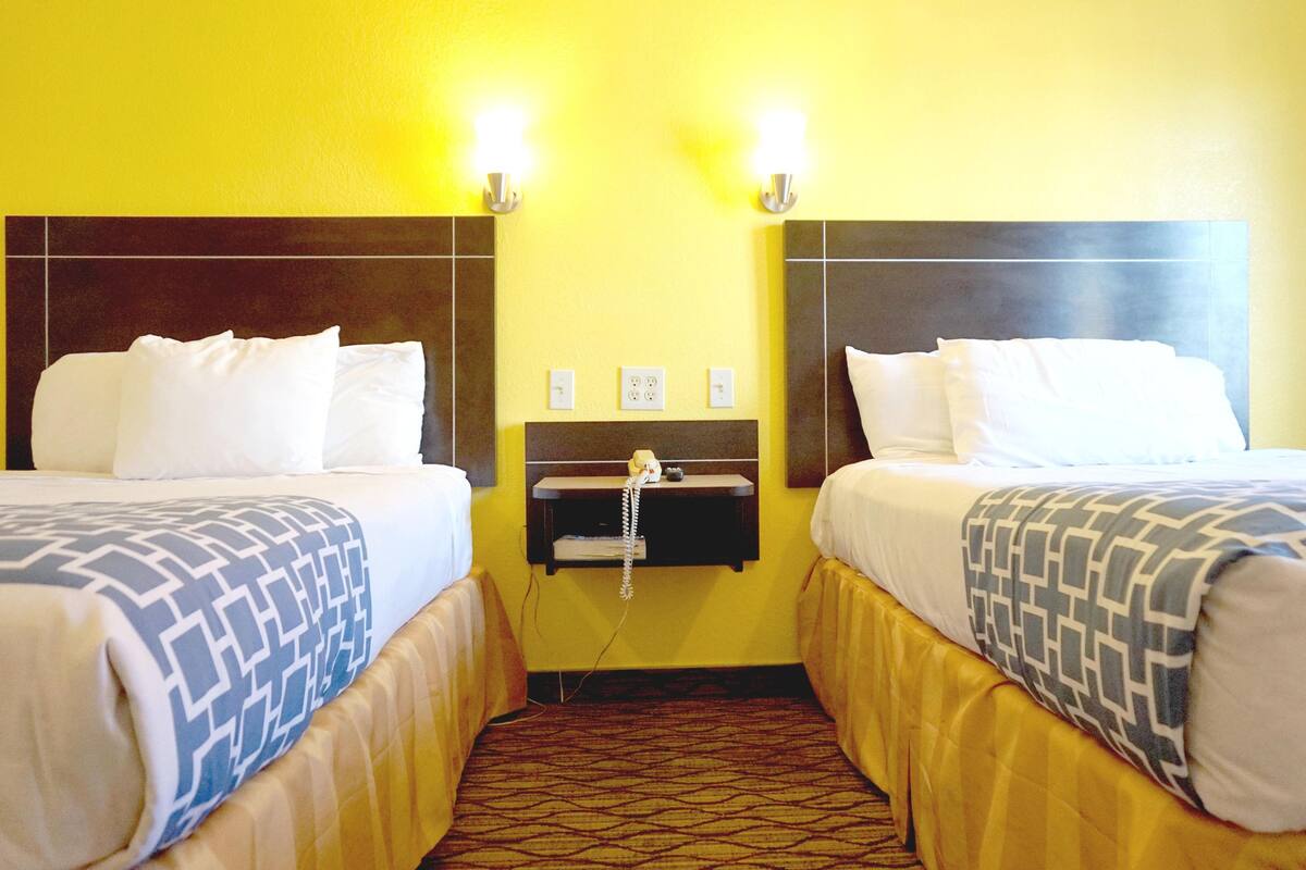Standard Double Room | Desk, iron/ironing board, free WiFi