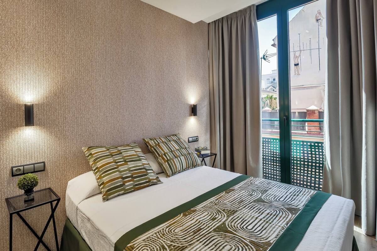 Premium bedding, desk, iron/ironing board, cribs (surcharge)