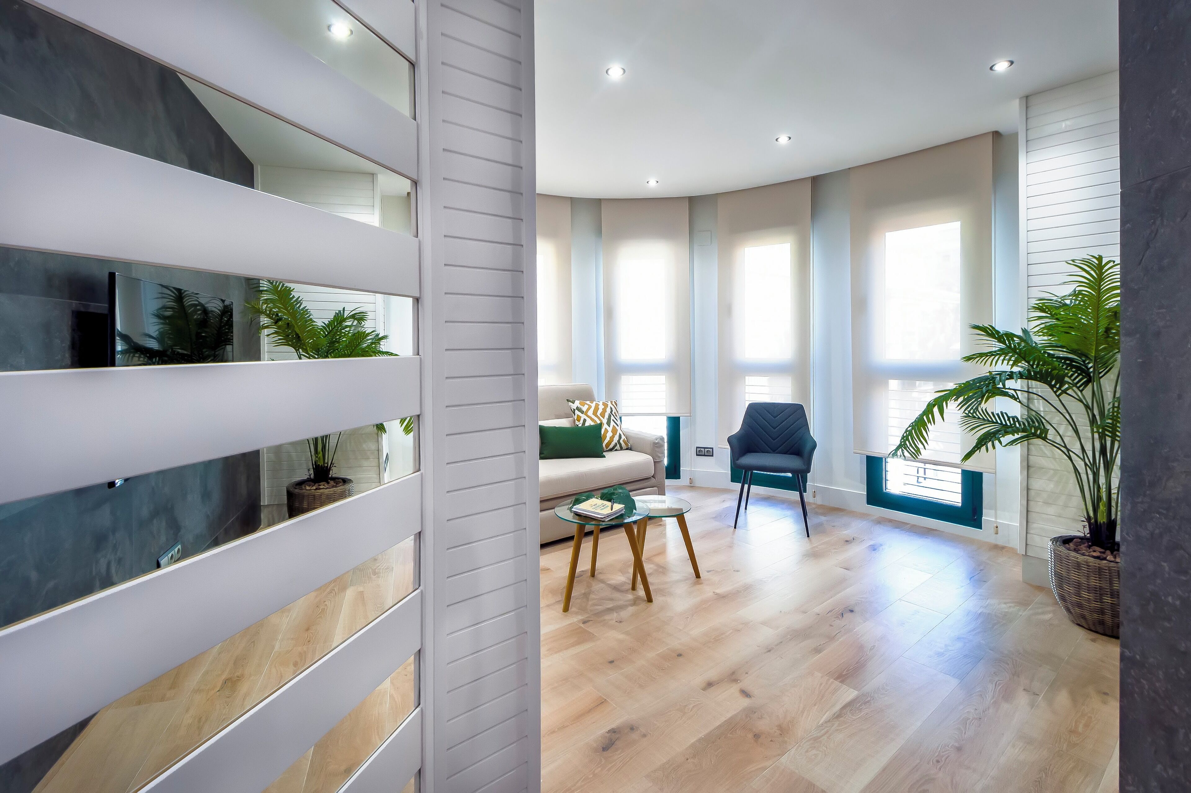 Apartamento, 2 quartos | Área de estar | TV de tela plana