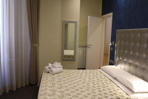 Suite | Ropa de cama de alta calidad y minibar con artículos gratuitos