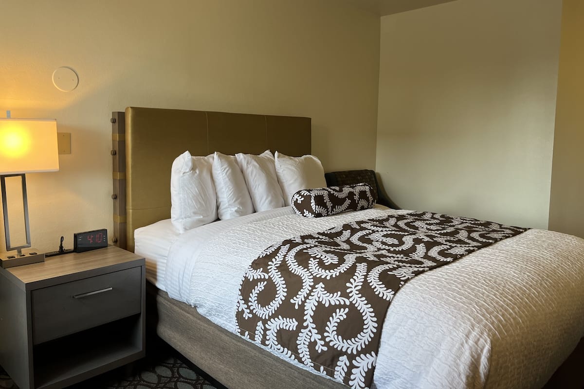 1 bedroom, premium bedding, down comforters, pillowtop beds