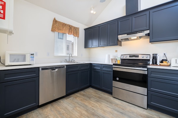 King Villa | Private kitchen | Microwave, coffee/tea maker, eco-friendly cleaning products