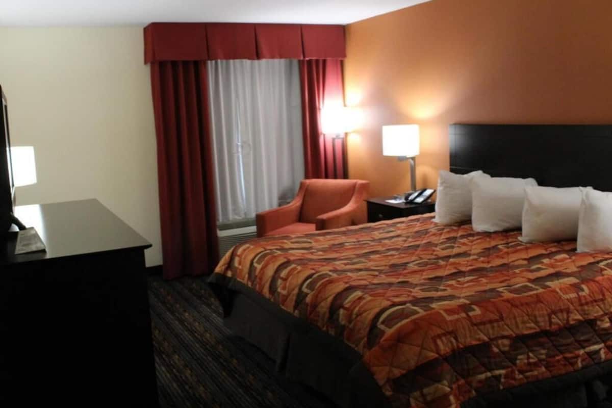 Individually furnished, iron/ironing board, free WiFi, bed sheets