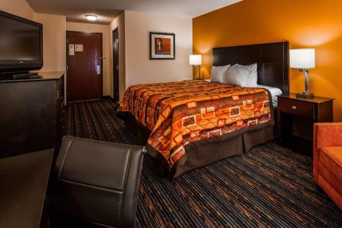 Individually furnished, iron/ironing board, free WiFi, bed sheets