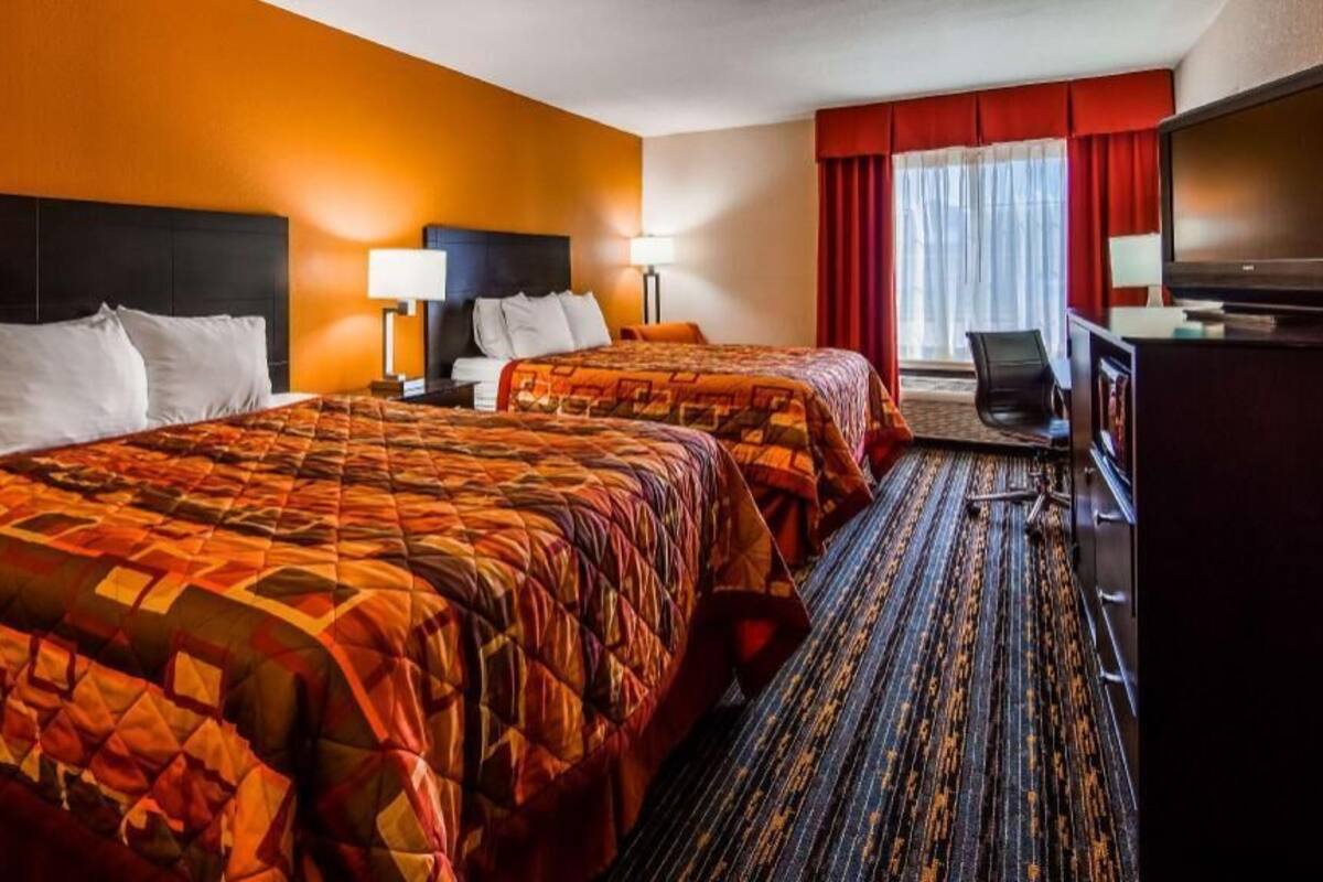 Individually furnished, iron/ironing board, free WiFi, bed sheets