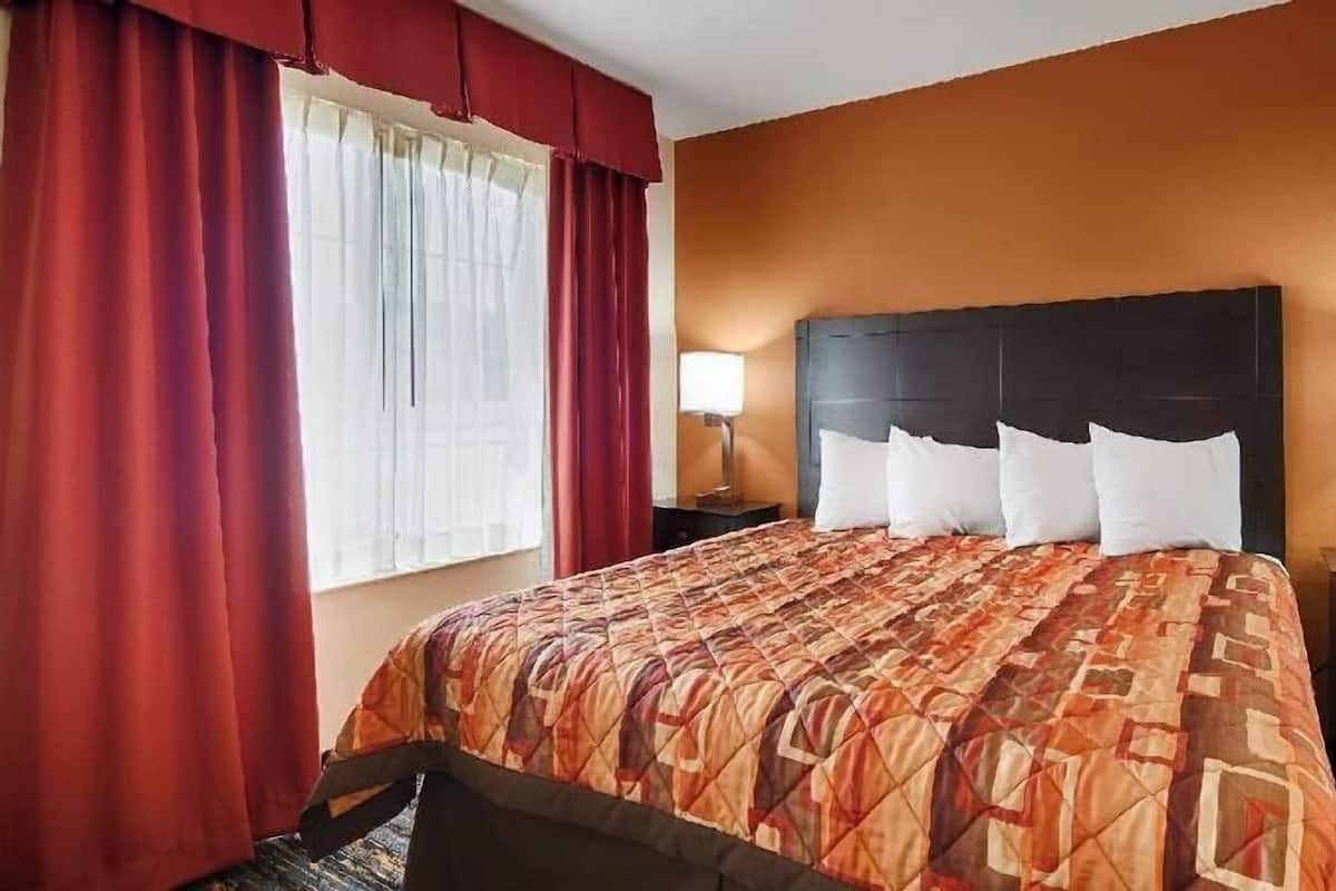 Individually furnished, iron/ironing board, free WiFi, bed sheets