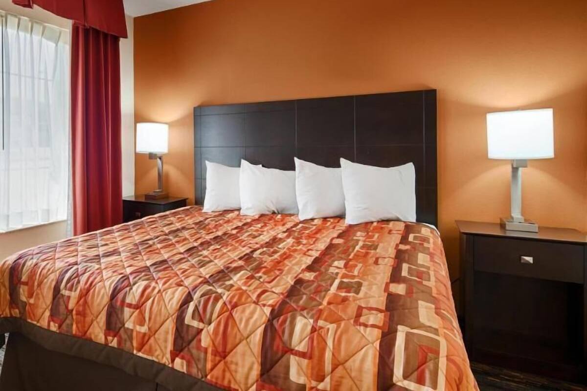 Individually furnished, iron/ironing board, free WiFi, bed sheets