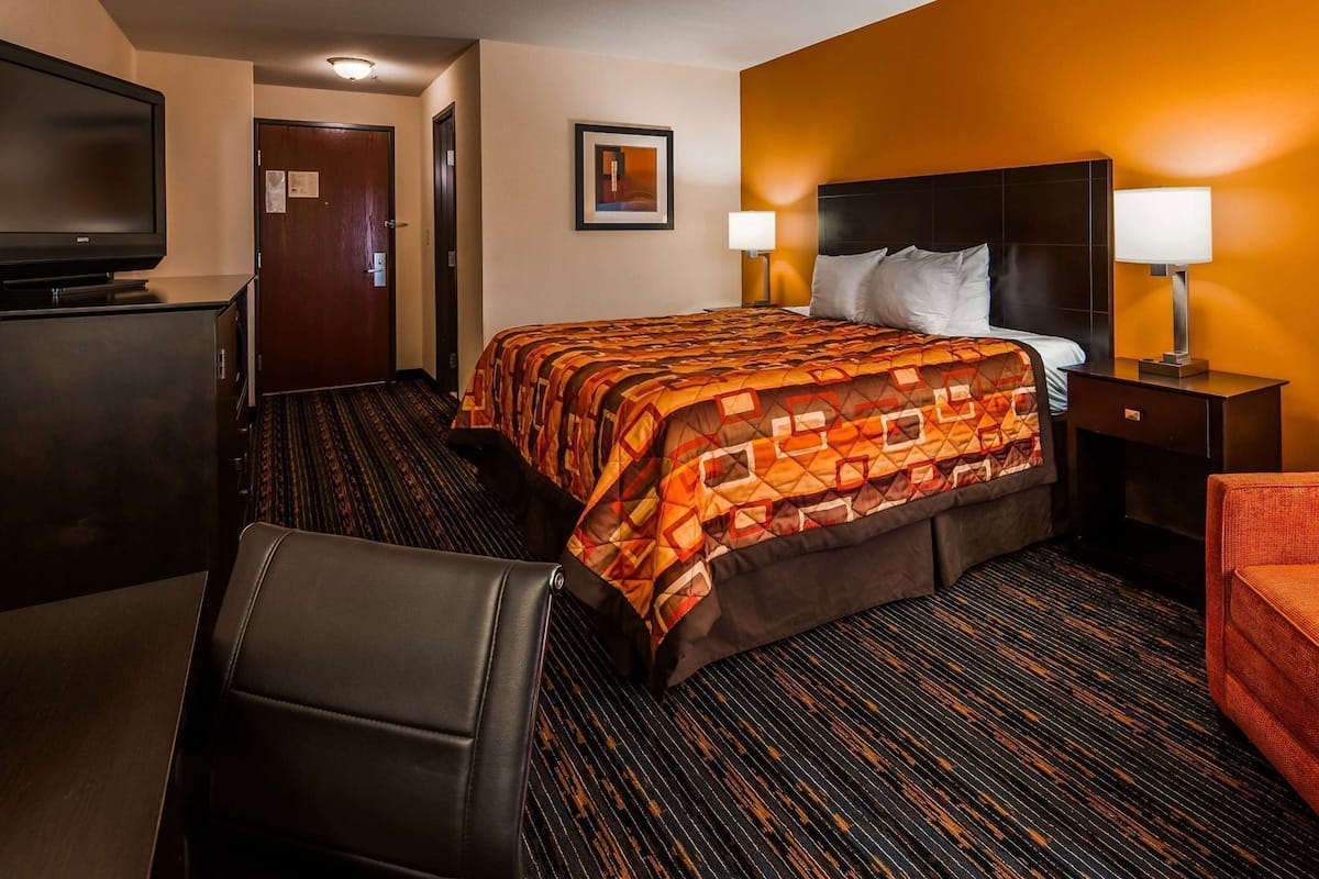 Individually furnished, iron/ironing board, free WiFi, bed sheets